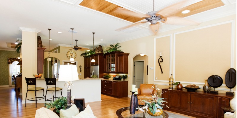 Big family room with large size ceiling fan